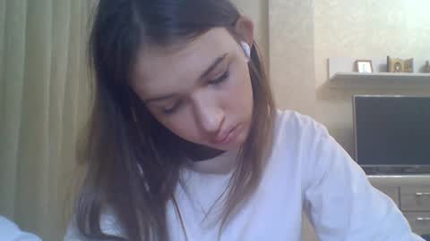 Jennifer online show from 09/17/25, 07:37