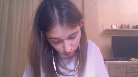 Jennifer online show from 10/09/25, 05:22