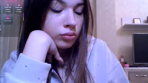 Jennifer online show from 03/29/26, 06:19