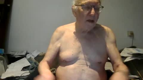 Snapshot of johan1948 chatting on 12/19/24, 02:57 Johan online show from 12/19/24, 02:57