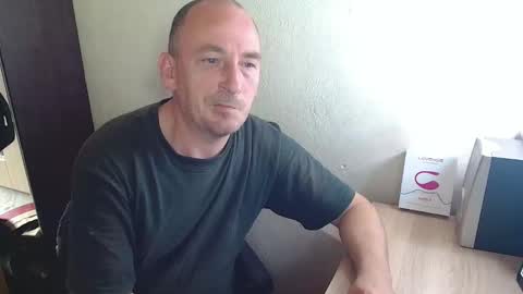 Snapshot of johanbarker chatting on 11/16/25, 01:06 Johan online show from 11/16/25, 01:06