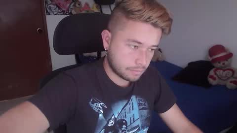 JOHAN independient model online show from 11/28/25, 02:31