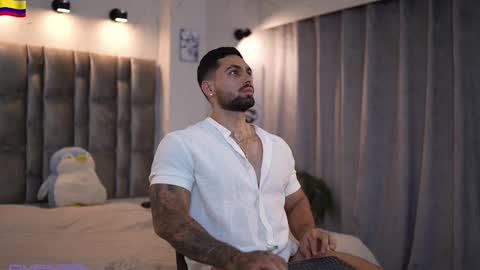 john online show from 11/04/25, 11:59