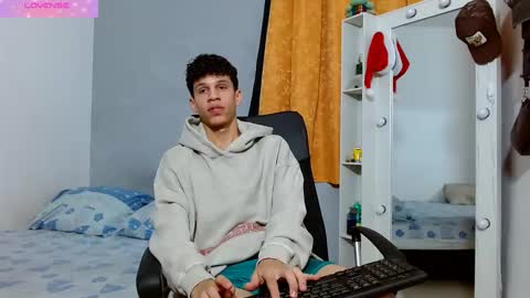 Snapshot of john_ssnow29 chatting on 02/20/25, 10:26 john_ssnow29 online show from 02/20/25, 10:26