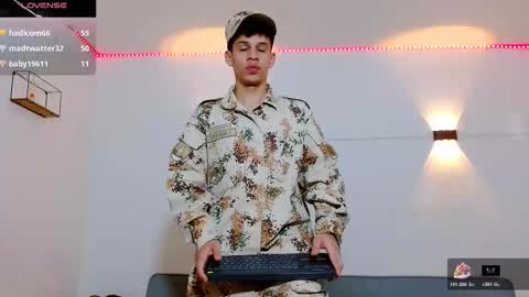 Snapshot of john_ssnow29 chatting on 11/25/25, 11:32 john_ssnow29 online show from 11/25/25, 11:32