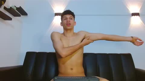 john_ssnow29 online show from 02/21/26, 08:37