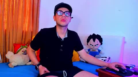 Snapshot of john_white69 chatting on 12/18/25, 06:36 John online show from 12/18/25, 06:36