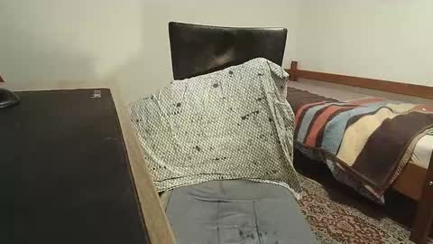 Snapshot of john_x00 chatting on 12/01/25, 05:18 John online show from 12/01/25, 05:18