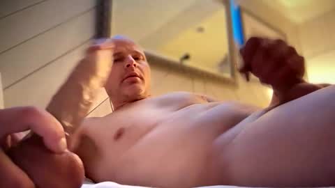 bisexual King  online show from 12/19/25, 08:43