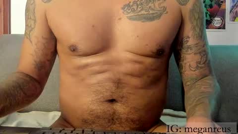 Snapshot of johncarrie chatting on 02/14/25, 07:38 John carrie    Independent  Help me reach my goal 100 likes and 10000 followers  online show from 02/14/25, 07:38