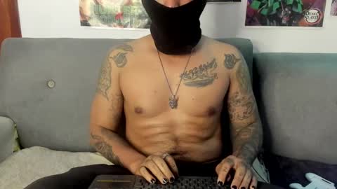 Snapshot of johncarrie chatting on 02/28/25, 06:32 John carrie    Independent  Help me reach my goal 100 likes and 10000 followers  online show from 02/28/25, 06:32