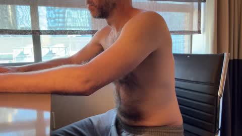 Snapshot of johnfitzzzzz chatting on 09/19/25, 01:45 J online show from 09/19/25, 01:45