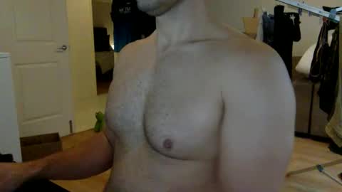 Snapshot of johnhotxxxx chatting on 09/17/25, 10:33 LETSPLAY online show from 09/17/25, 10:33