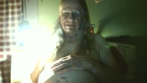 johnnieq1971 online show from 04/28/26, 02:27