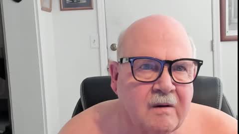 Snapshot of johnno52 chatting on 12/02/24, 04:20 johnno52 online show from 12/02/24, 04:20