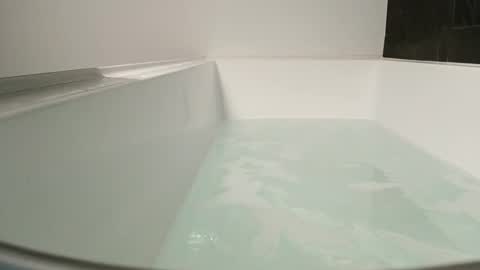 Snapshot of johnny61600 chatting on 09/15/25, 12:05 Lovenitwet69 online show from 09/15/25, 12:05