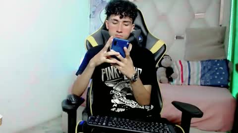 johnny_cagee online show from 12/19/25, 05:03