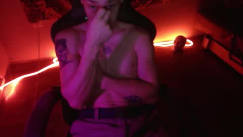 Snapshot of johnny_positive chatting on 11/15/25, 04:10 Johnny online show from 11/15/25, 04:10