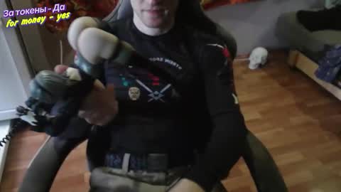 Snapshot of johnny_positive chatting on 11/29/25, 10:51 Johnny online show from 11/29/25, 10:51