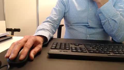 Snapshot of johnny_walker14 chatting on 10/29/25, 03:58 johnny_walker14 online show from 10/29/25, 03:58