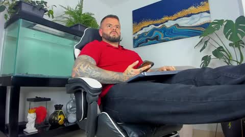 Snapshot of johnnygrayson_ chatting on 05/19/26, 12:27 JOHNNY online show from 05/19/26, 12:27