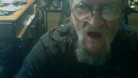 Snapshot of johnnyshung1 chatting on 11/01/25, 04:31 johnnyshung1 online show from 11/01/25, 04:31