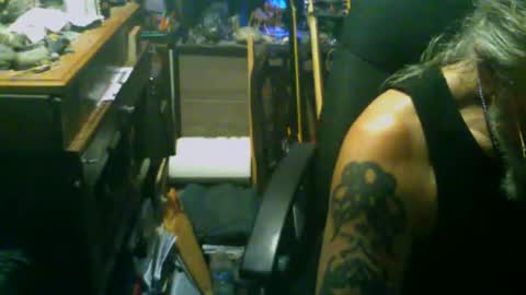 Snapshot of johnnyshung1 chatting on 11/14/25, 10:14 johnnyshung1 online show from 11/14/25, 10:14