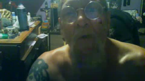 Snapshot of johnnyshung1 chatting on 12/02/25, 06:58 johnnyshung1 online show from 12/02/25, 06:58