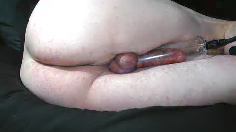 Snapshot of johnnyskye79 chatting on 12/22/25, 05:15 JohnnySkye79 online show from 12/22/25, 05:15