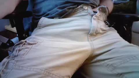 Snapshot of johnnyvalentino112 chatting on 10/02/25, 02:40 johnnyvalentino112 online show from 10/02/25, 02:40