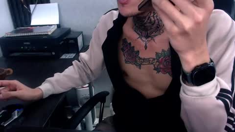 johnsonisaac94  online show from 02/04/25, 08:35