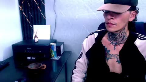 johnsonisaac94  online show from 02/19/25, 07:50