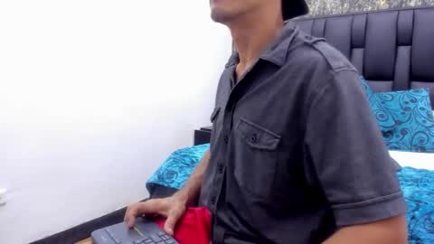 Snapshot of johnwickk_1 chatting on 02/21/26, 03:35 JohnWickk 1 online show from 02/21/26, 03:35