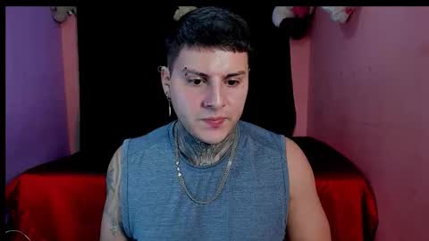 Snapshot of johny_multicum chatting on 11/08/25, 04:34 Johny online show from 11/08/25, 04:34