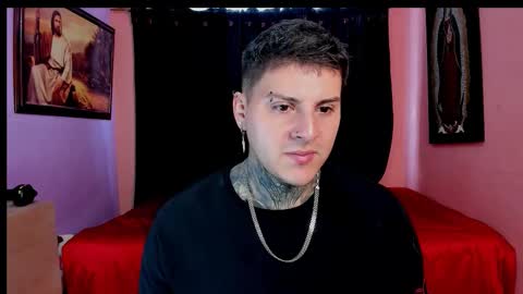 Snapshot of johny_multicum chatting on 11/17/25, 05:52 Johny online show from 11/17/25, 05:52