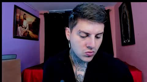 Snapshot of johny_multicum chatting on 12/01/25, 05:12 Johny online show from 12/01/25, 05:12