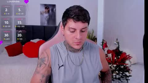 Snapshot of johny_multicum chatting on 12/14/25, 08:57 Johny online show from 12/14/25, 08:57