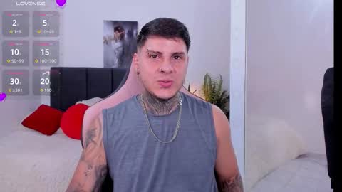 Snapshot of johny_multicum chatting on 12/15/25, 07:29 Johny online show from 12/15/25, 07:29