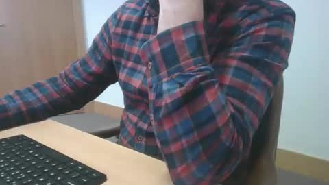 Snapshot of jojo156156 chatting on 10/10/25, 11:42 husssky online show from 10/10/25, 11:42