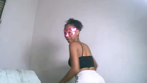 Snapshot of jojoolie chatting on 12/17/25, 11:27 jojoolie online show from 12/17/25, 11:27