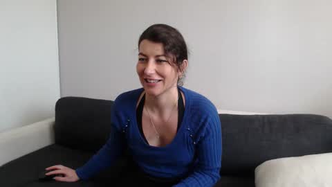 Snapshot of jolie_cam chatting on 04/04/26, 12:46 jolie_cam online show from 04/04/26, 12:46