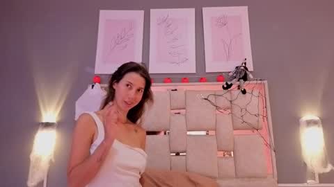 Snapshot of jolie_lov chatting on 10/01/25, 01:06 jolie_lov online show from 10/01/25, 01:06
