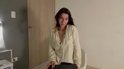 Snapshot of jolie_lov chatting on 10/06/25, 01:08 jolie_lov online show from 10/06/25, 01:08