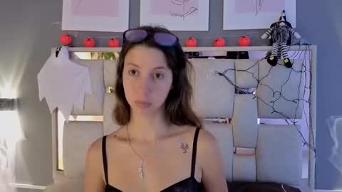 Snapshot of jolie_lov chatting on 10/11/25, 01:42 jolie_lov online show from 10/11/25, 01:42