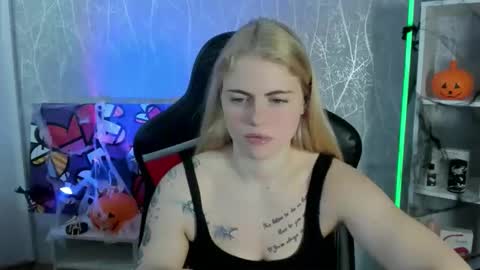 Snapshot of jolly_doll_ chatting on 10/25/25, 02:52 Jolly online show from 10/25/25, 02:52