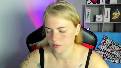 Snapshot of jolly_doll_ chatting on 06/30/26, 04:02 Jolly online show from 06/30/26, 04:02