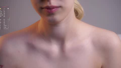 Snapshot of jolyndeb chatting on 05/19/26, 01:39 Viola online show from 05/19/26, 01:39