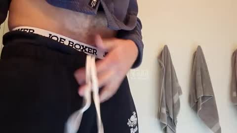 Snapshot of jonesy420xoo chatting on 12/31/24, 01:04 jonesy420xoo online show from 12/31/24, 01:04