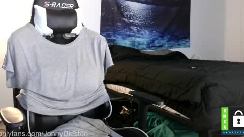 Snapshot of jonnydieston777 chatting on 04/19/26, 01:05 JonnyDieston online show from 04/19/26, 01:05
