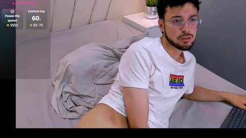 Snapshot of jonnygreey chatting on 11/29/25, 08:23 JonnyGreey online show from 11/29/25, 08:23